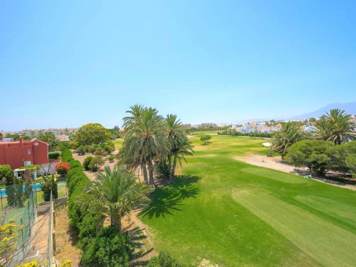 Attractive Holiday Home In Roquetas De Mar Surrounded By Beaches Exteriör bild